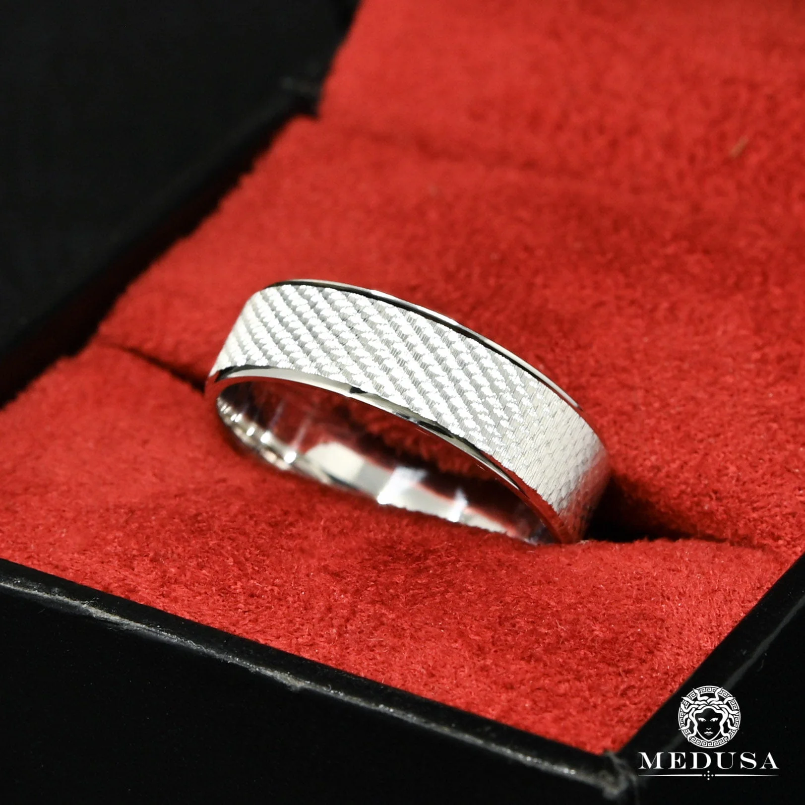 H18 Ring White Gold - MED104 