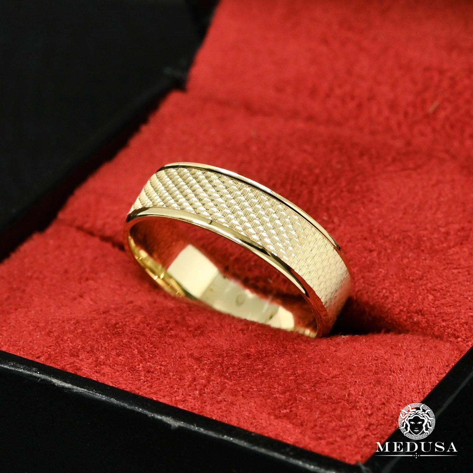 H18 Ring Yellow Gold - MED104 