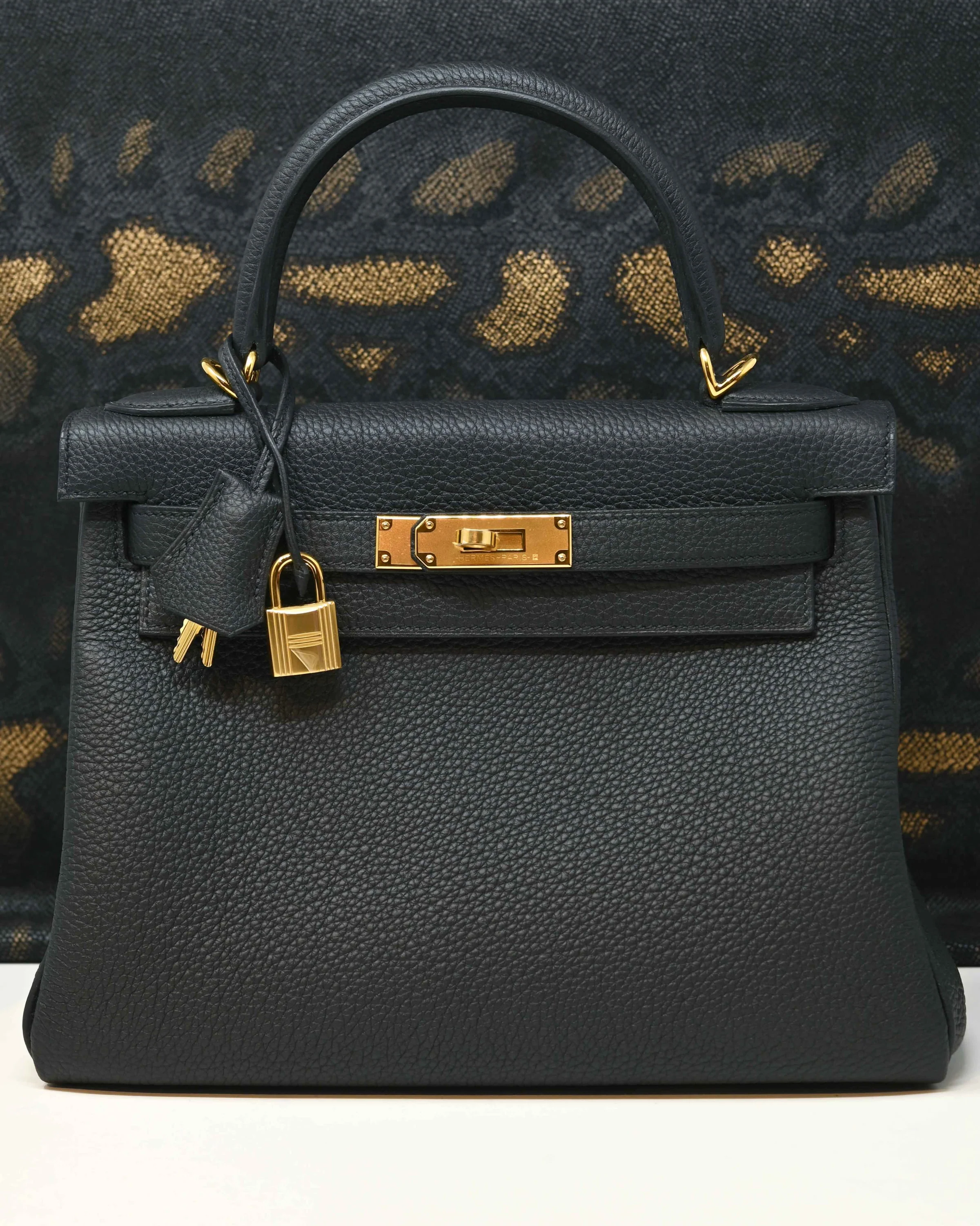 Kelly 28 Togo Black Gold Hardware