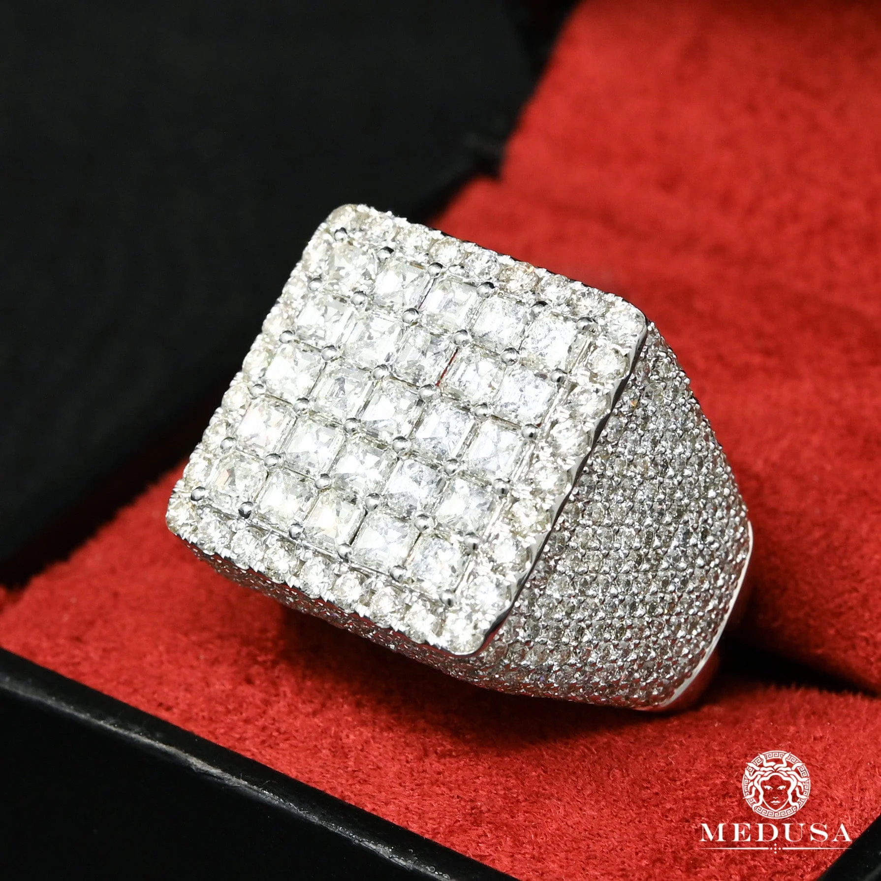 Luxurious D16 - Princess Cut