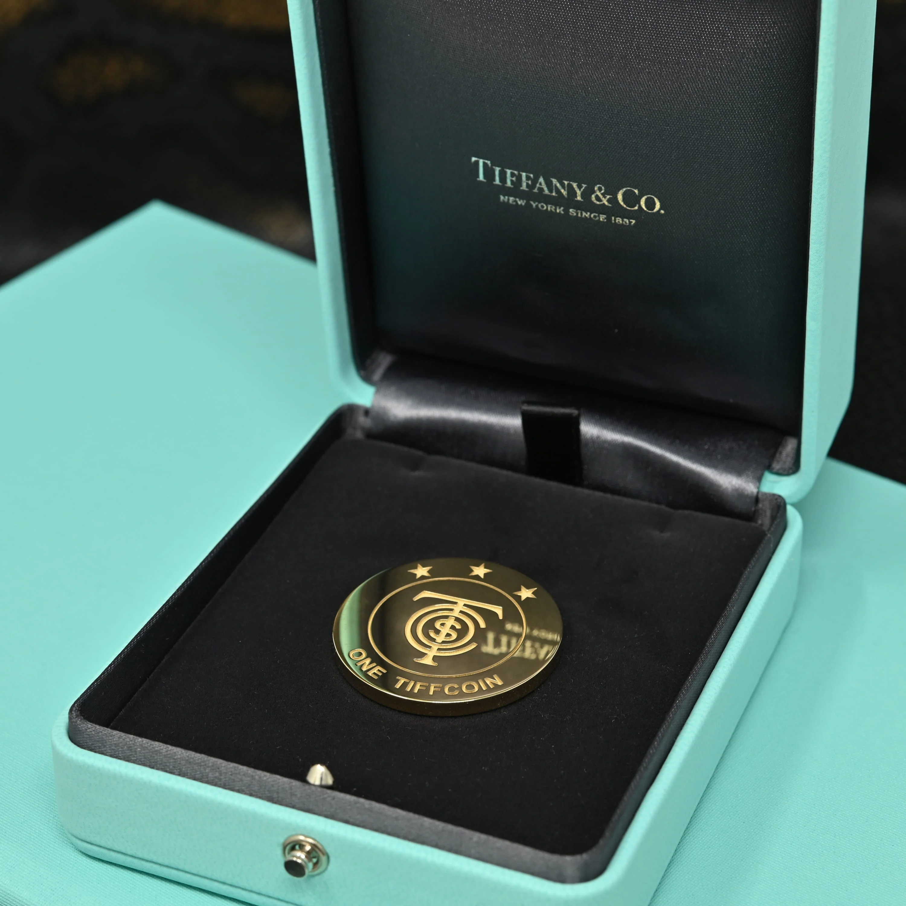 Une TiffCoin | Édition 69 sur 499 | Tiffany & Co. - Image 3