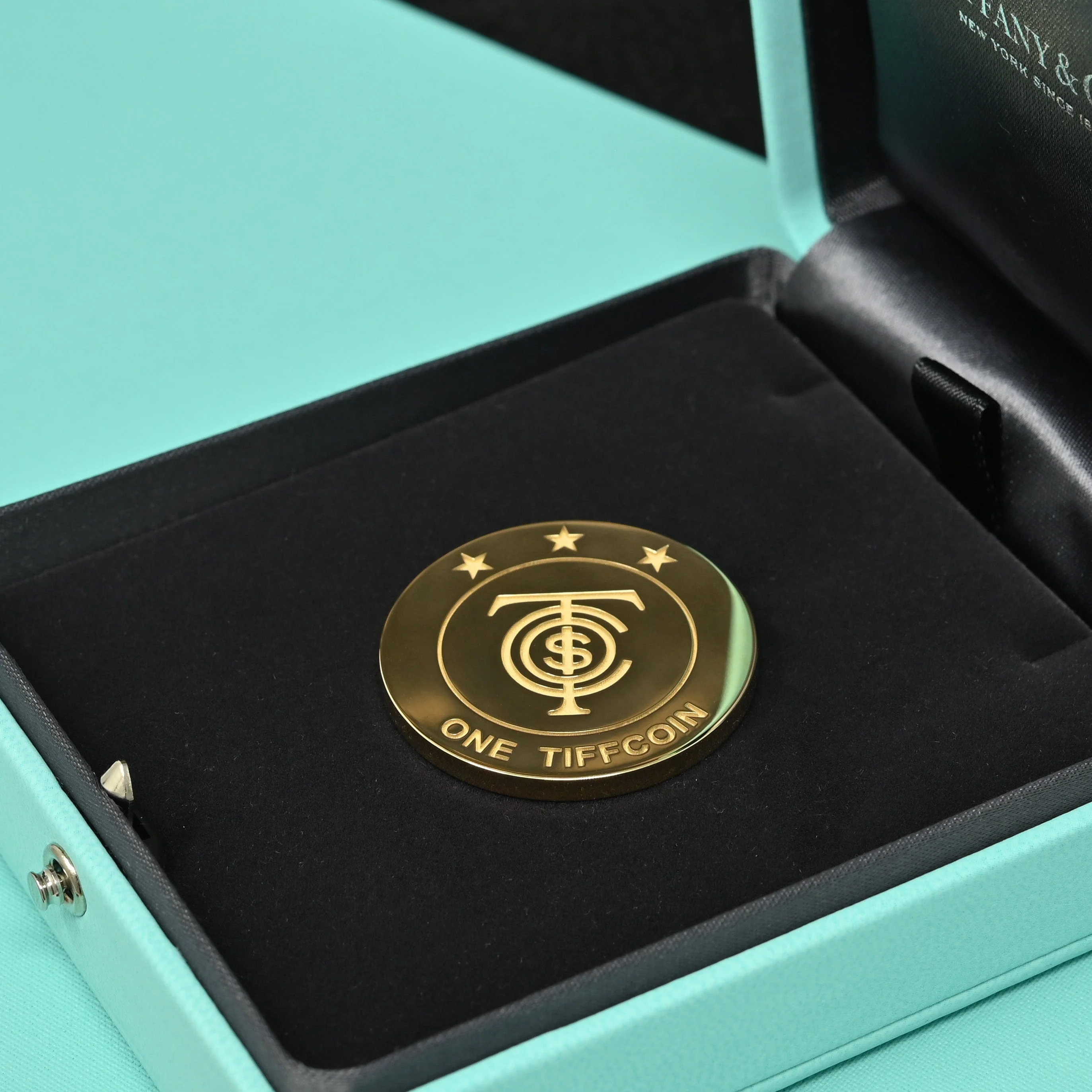 Une TiffCoin | Édition 69 sur 499 | Tiffany & Co. - Image 4