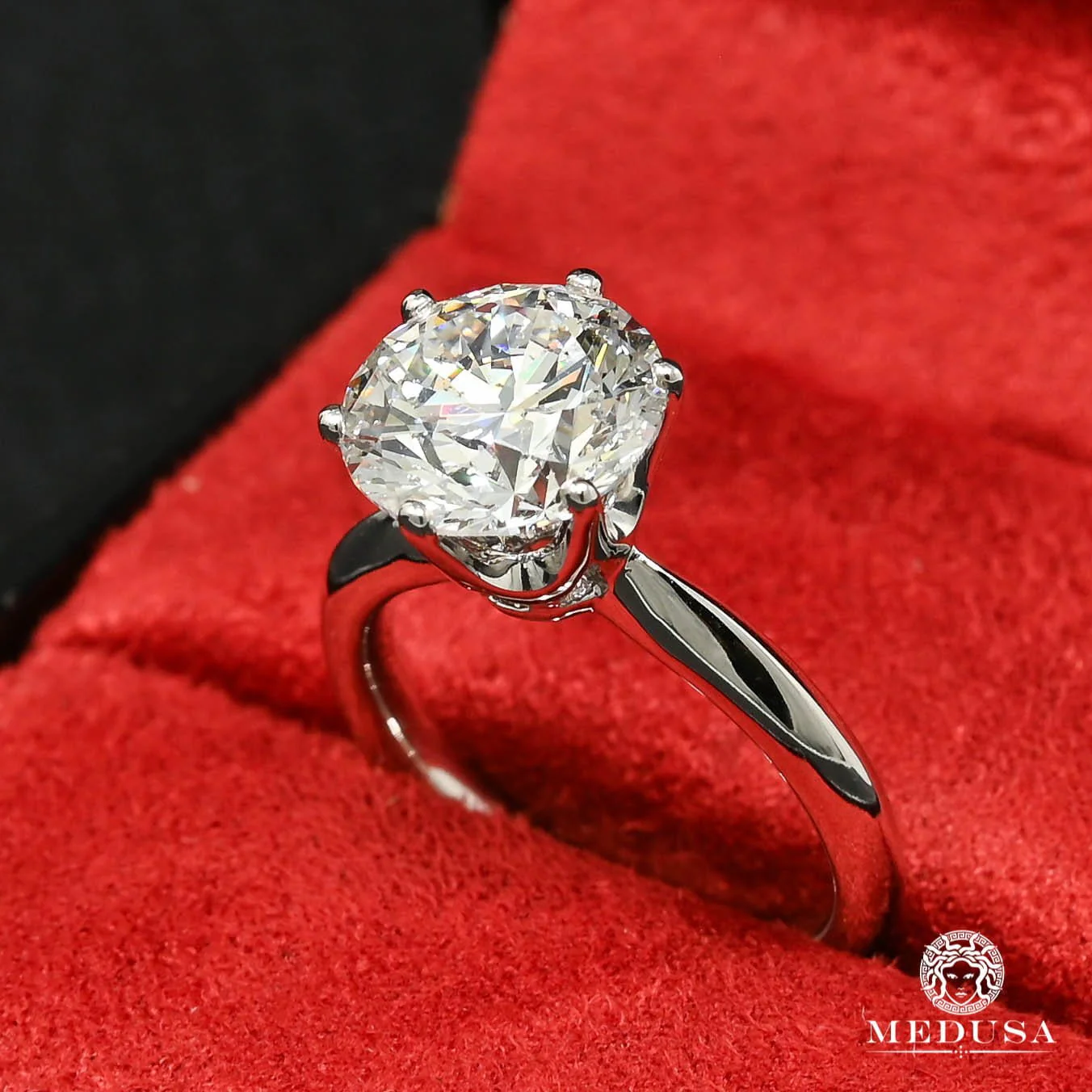 Solitaire D4 - 4.00CT Round Cut
