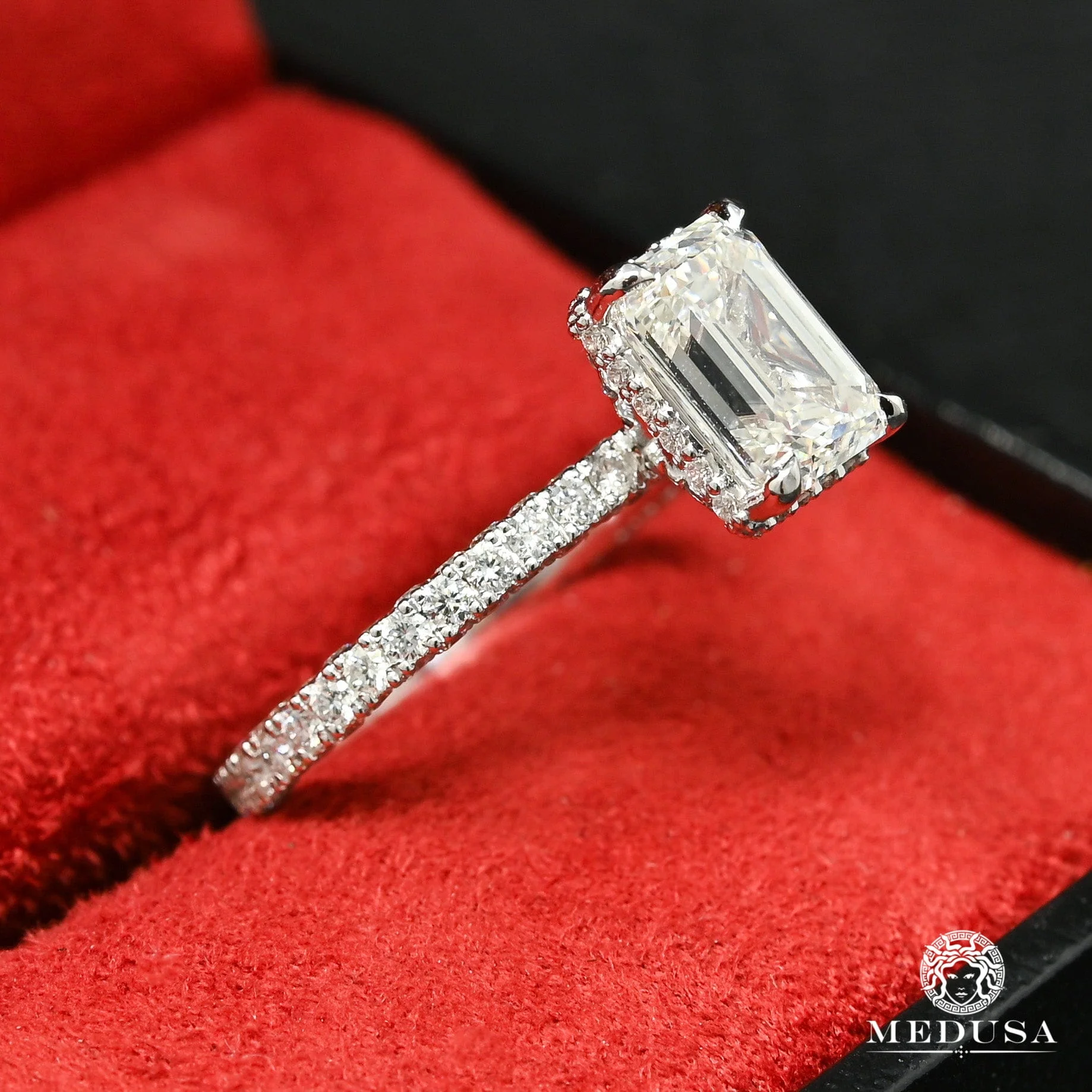 Solitaire D7 - 2.00CT Emerald Cut  - Image 2