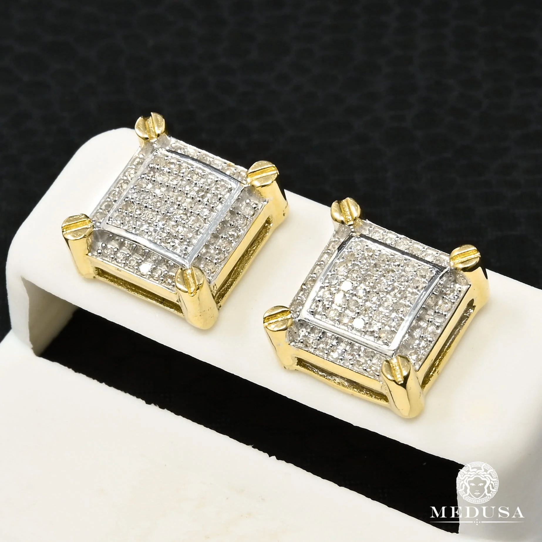 Studs D2 - Diamond 