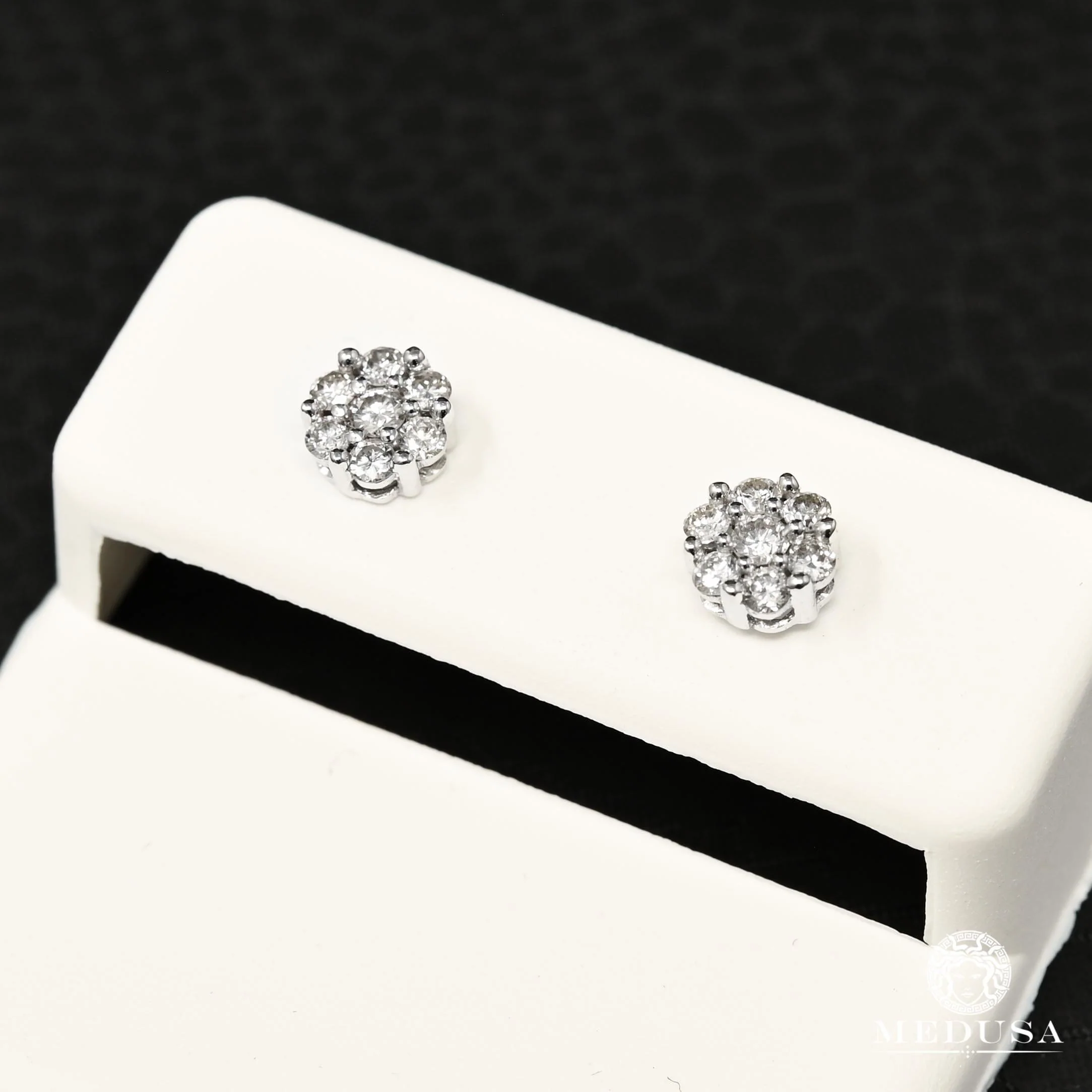 Studs D9 - Diamond 
